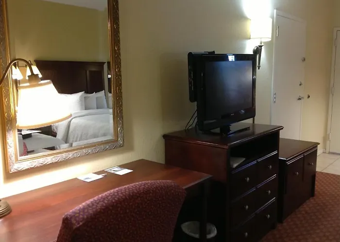 Baymont Inn & Suites By Wyndham The Woodlands